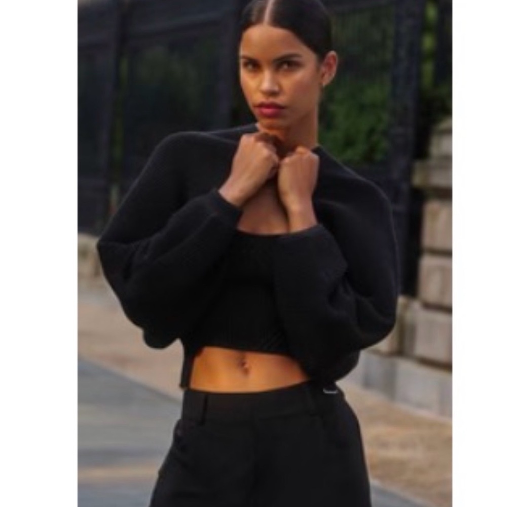 ALO Stylish Black Cropped Sweater shrug